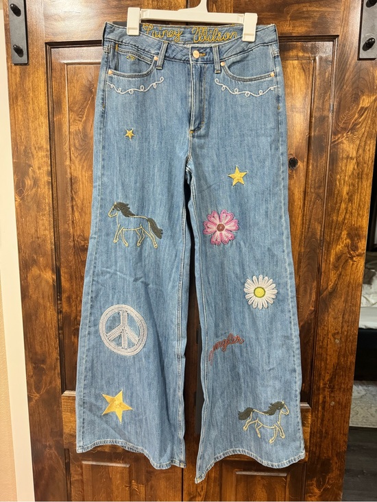 Wrangler Denim - Wrangler x Lainey Wilson Embroidered Light Blue Flared Jeans with Patches